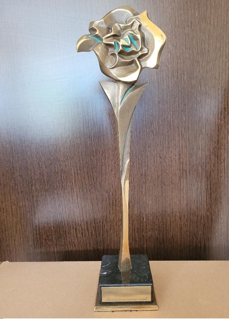 zdjęcie statuetki Róży Ekologii