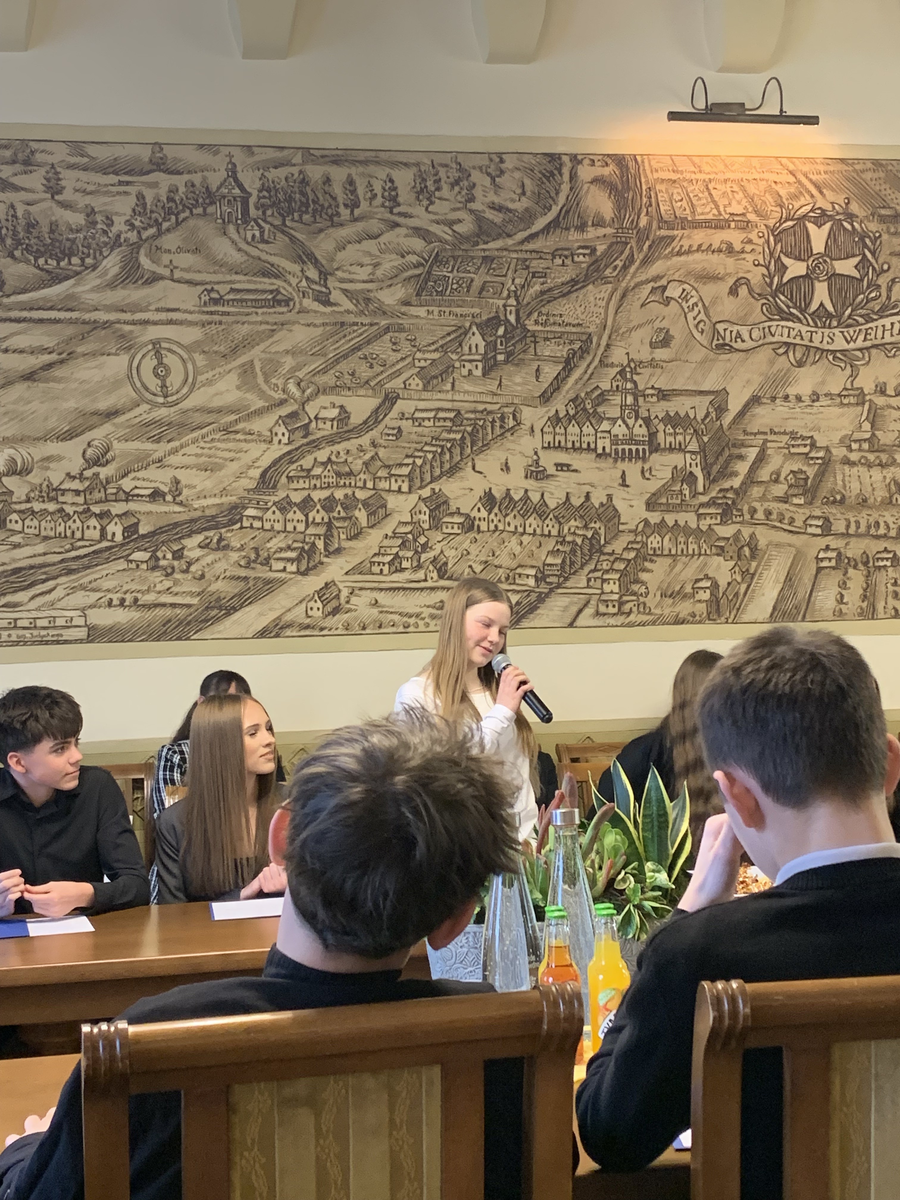 Nasi uczniowie w trakcie posiedzenia